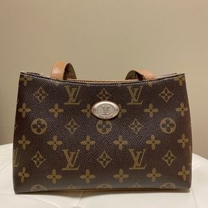 Luis Vuitton small mini purse